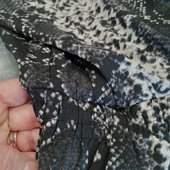 RD Style Animal Print Snake Sleeveless V Neck Romper Pockets Black White Gray - Picture 5 of 13